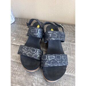 Volatile Summerlove wedge sandals in a black snake print Size 8